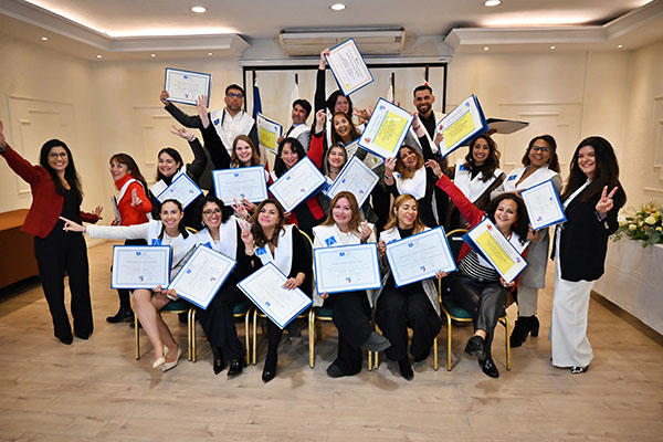 Entrega de títulos en Chile